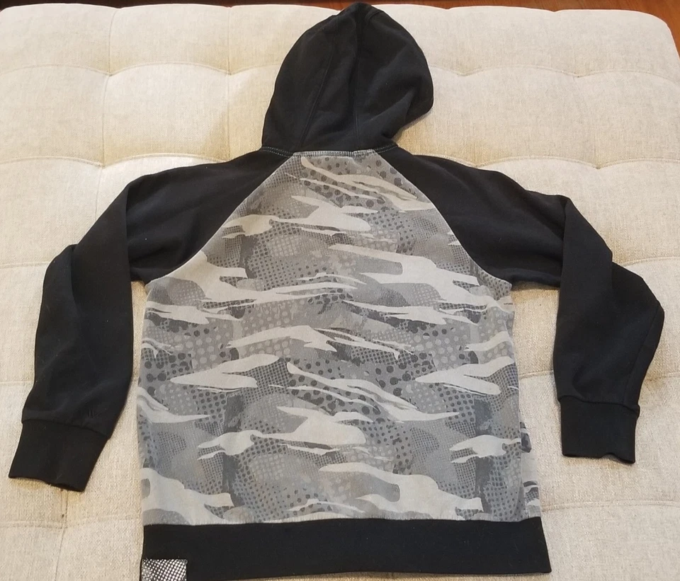 FULL ZIP HOODIE~LIGHTWEIGHT~BOYS~MEDIUM~SHAUN WHITE~BLACK/GRAY CAMO~FALL JACKET - Image 2 of 4