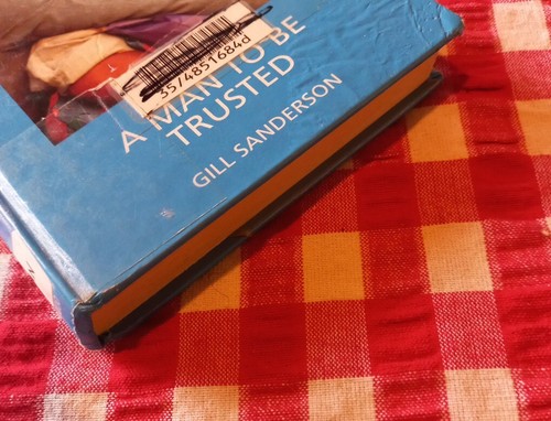 π Gil Sanderson A Man To Be Trusted Mills & Boon Hardcover Medical Vintage - Picture 10 of 12