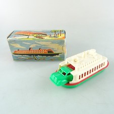 Plastik Autof&auml;hre ca. 13cm mit Auto 1950/60er Jahre m. i. Western Germany in OVP