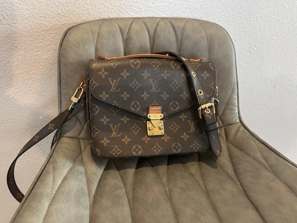 Подлинная коричневая сумка через плечо Louis Vuitton с монограммой Pochette Metis - Изображение 3 из 4
