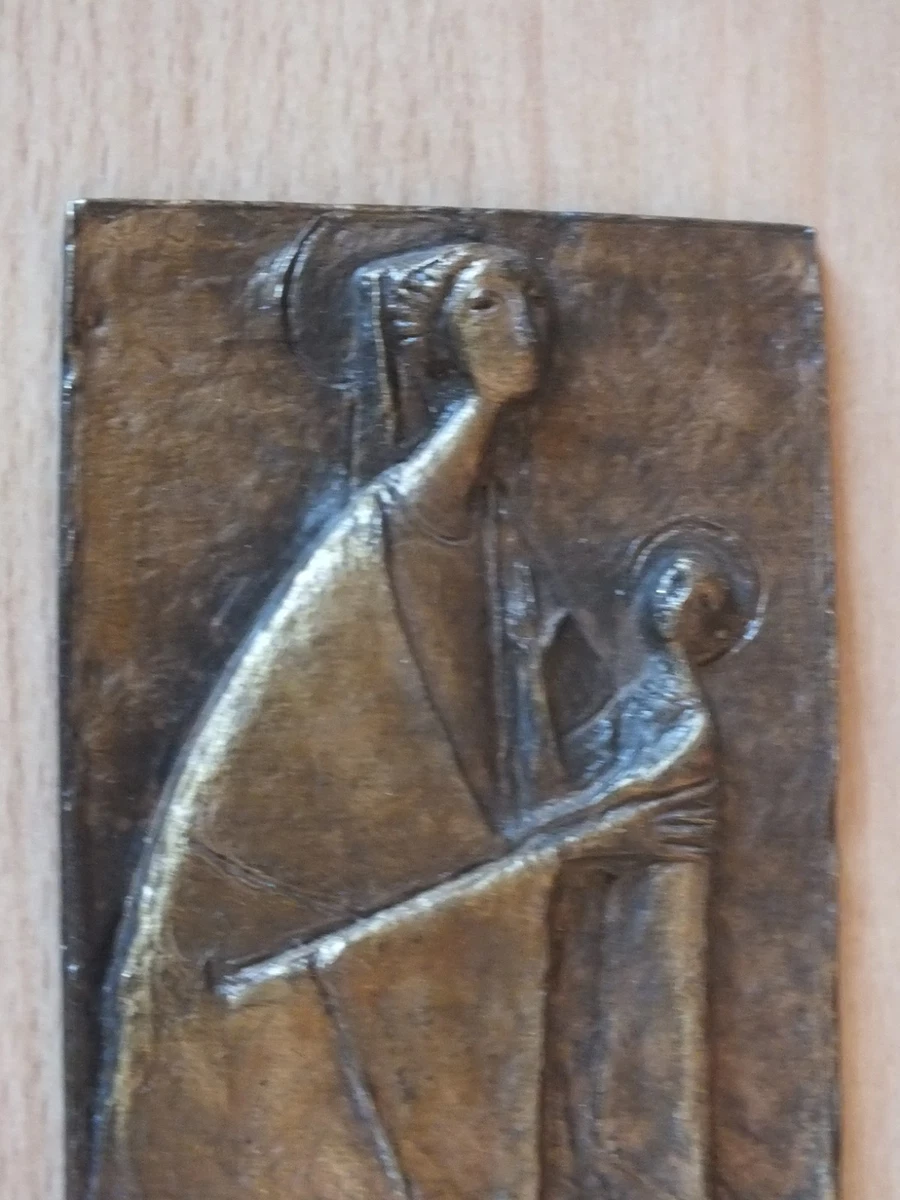 Maria mit Kind , Messingplatte, 7,2 cm breit, 16,4 cm hoch- alt - zum Aufhängen