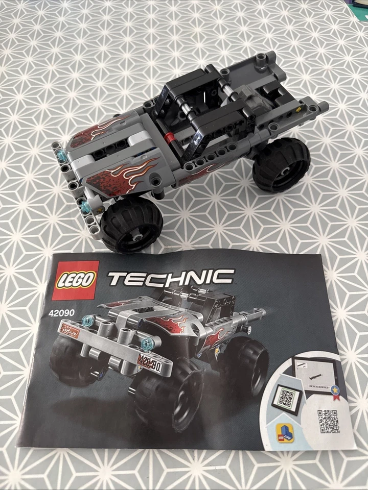LEGO Technic 42090 Getaway Truck, photo 1 of 5