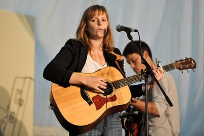 Annie Lynch of Annie & The Beekeepers performs day two of End Of T- Old Photo 1