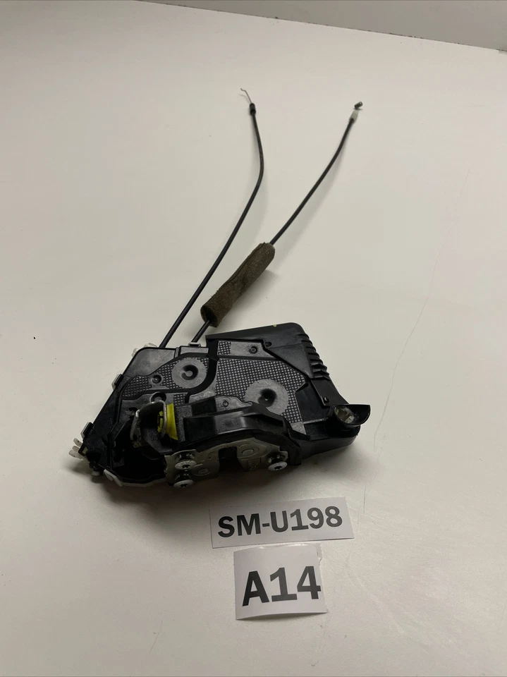 Actuador de cierre de puerta delantero izquierdo Honda Accord EX 2014 fabricante de equipos originales Foto 2 de 4