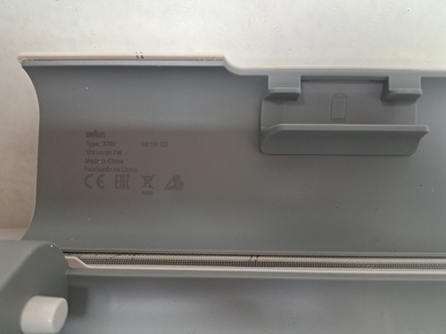 Oral-B Toothbrushe 3760 with travel case and charging cable - Picture 5 of 7