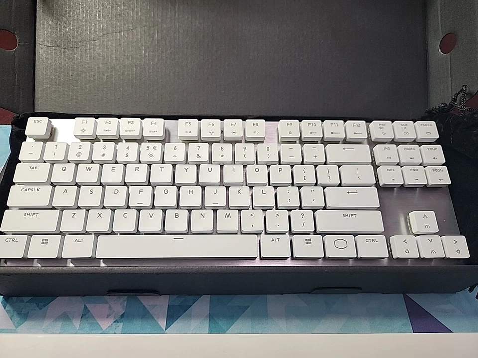 Coolermaster SK630 White Limited Edition in Box MX Cherry Low Profile (Linear) - Image 2 of 4