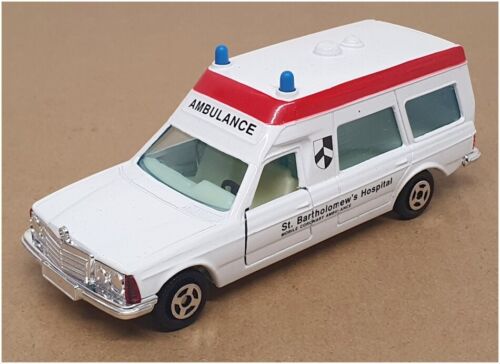Corgi 1/36 Scale C406-10 - Mercedes Ambulance "St. Bartholomew's" - White - Picture 1 of 5