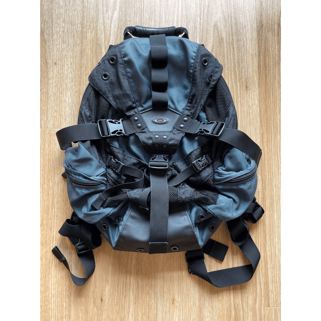 バッグ 90s OAKLEY BACKPACKS 921524__609.png?impolicy=OO_hero
