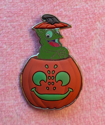 DSSH - Pascal in Halloween Pumpkin - Tangled - LE 400 Disney Pin