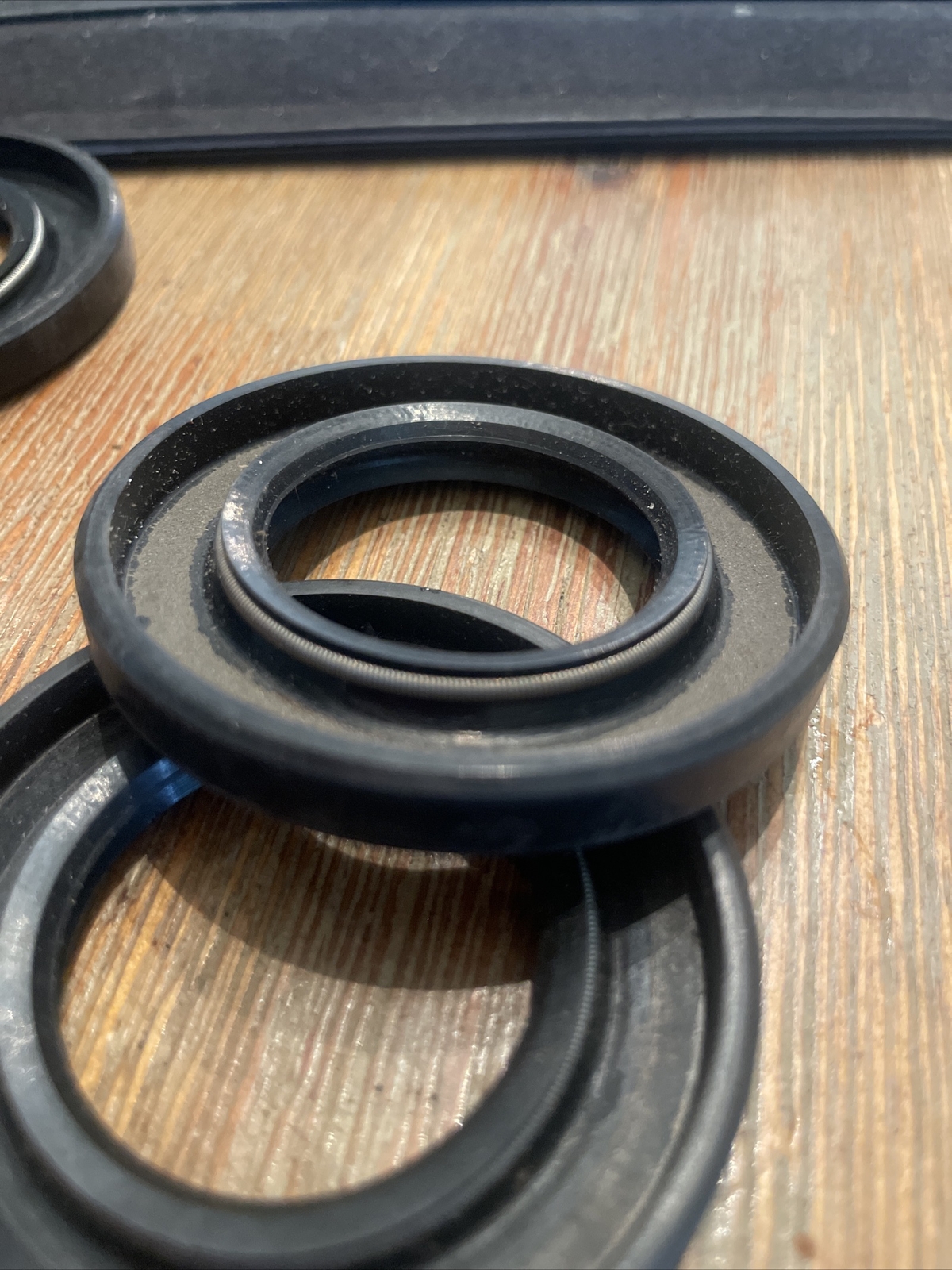 NOS Oil Seal Fits: Honda 1965 & 68-74 CB450 71-72 CB500 CB4502950 33577 Box Of 5