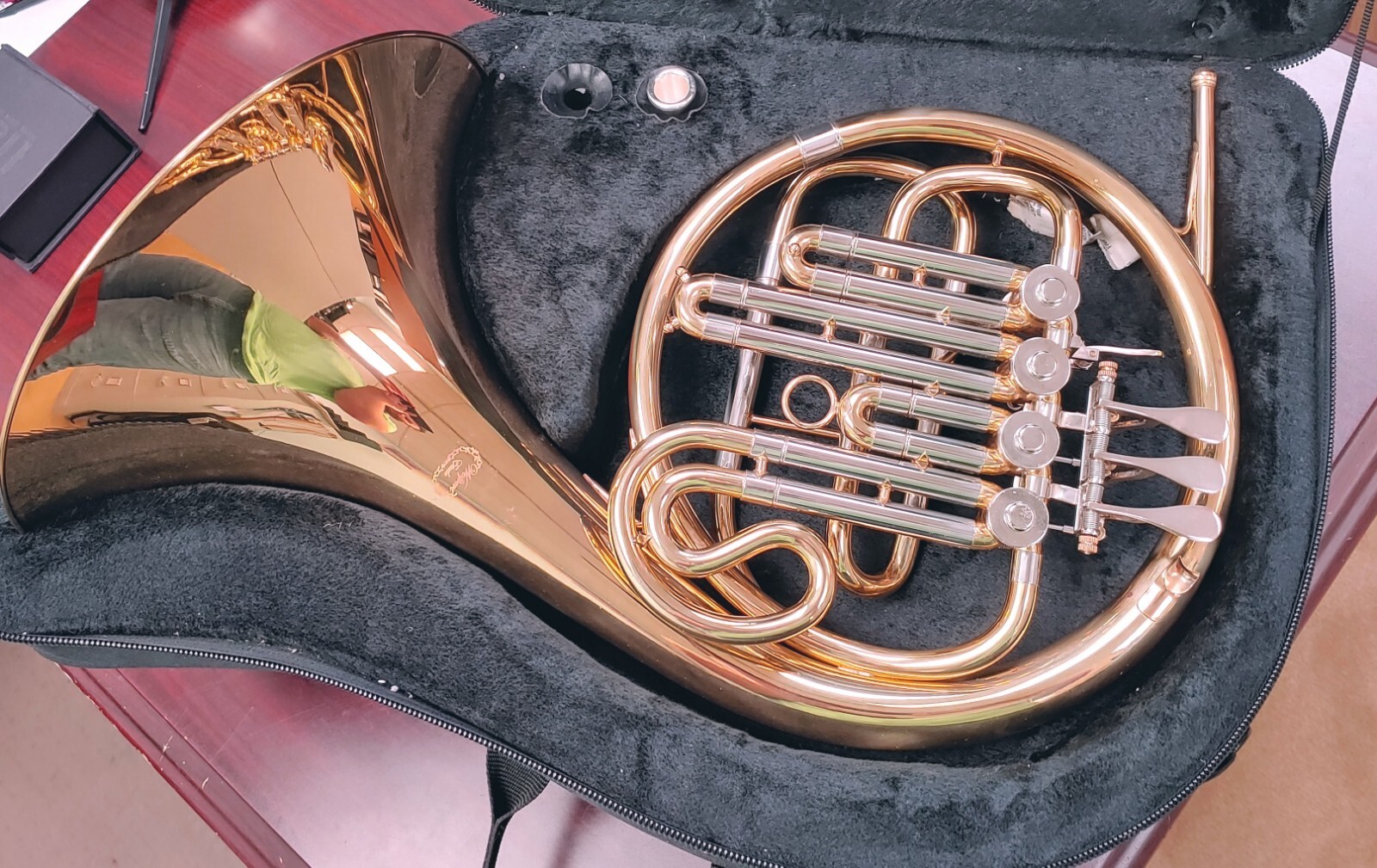 Single Bb/A French Horn with Stopping Valve INSTITUTO TECNOLÓGICO DE