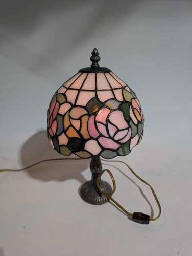 TIFFANY STYLE STAINED GLASS FLORAL 12"  LAMP WITH METAL BASE Vintage - Works!