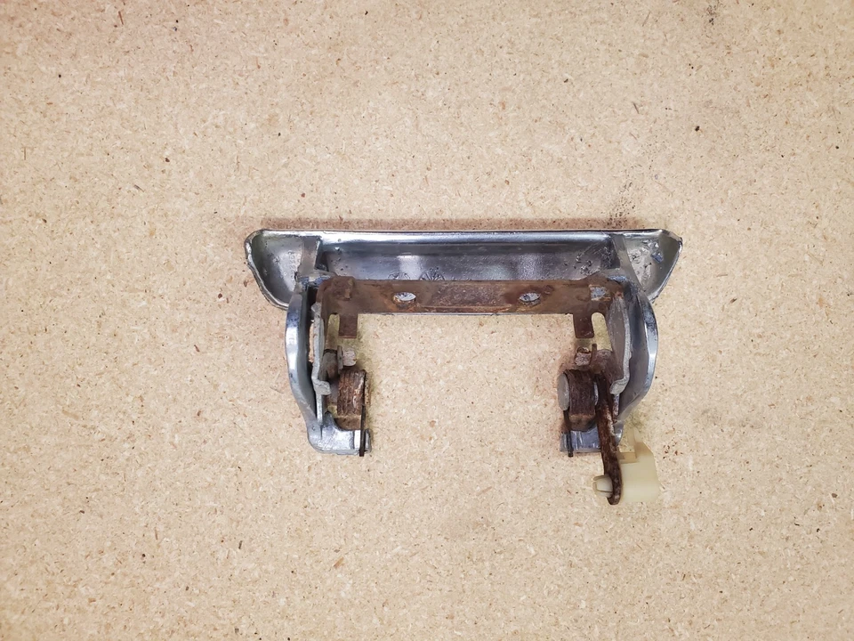 Manija de puerta izquierda 1973 1974 1975 1976 1977 78 Ford LTD Foto 2 de 3