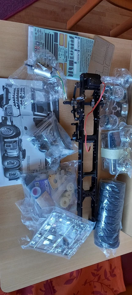 Tamiya Arocs 3363  in Light  gun Metal Bausatz - Bild 2 von 4