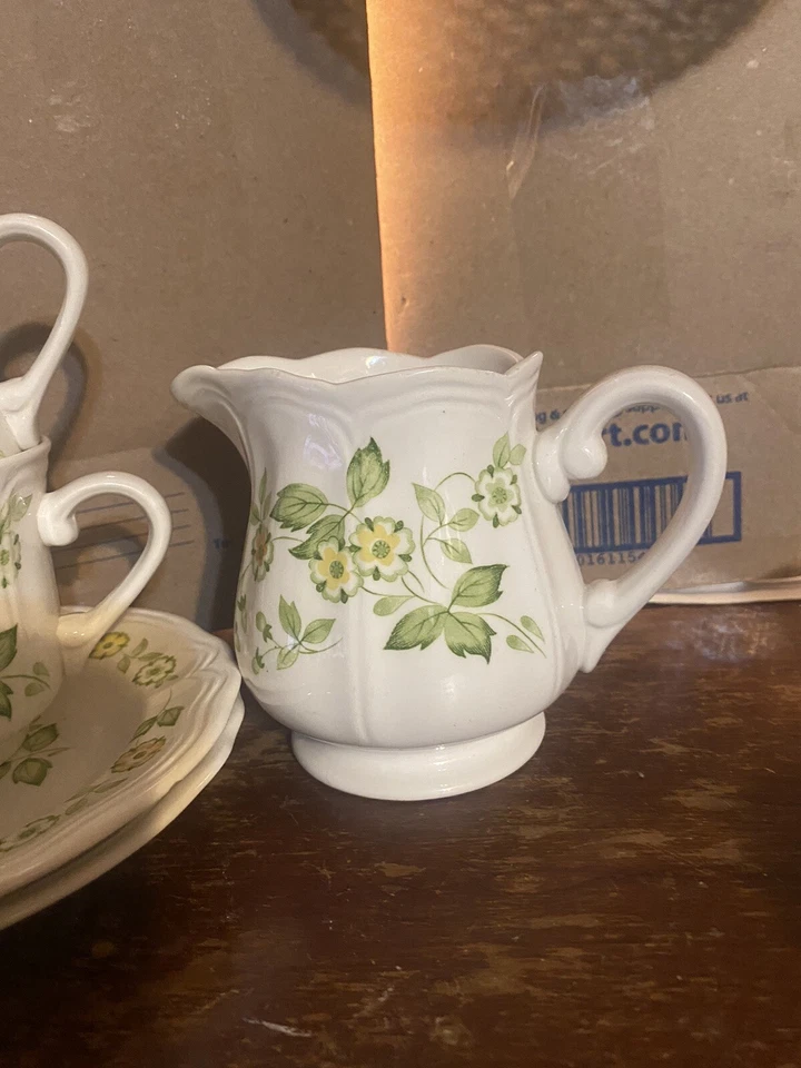 Juego de 7 tazas y platillos de cerámica de flores amarillas pequeñas crema y azúcar Foto 4 de 4