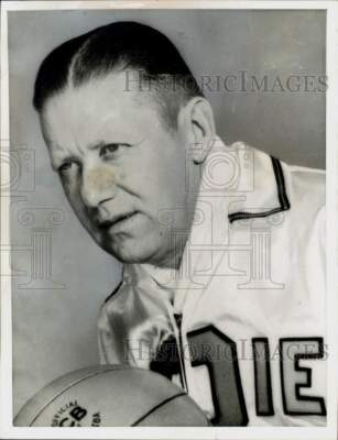 1965 Press Photo Henry Iba, Oklahoma A&M basketball coach - nei26883