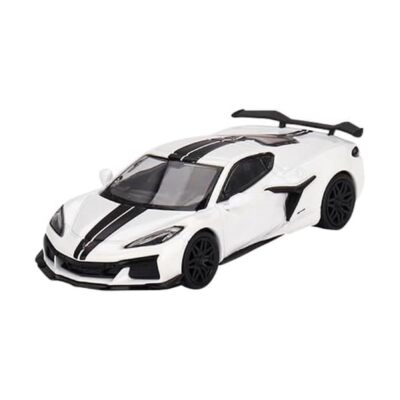 1/64 Chevrolet Corvette Z06 2023 Arttic White LHD Diecast Toy