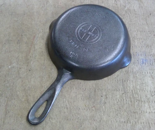 Vintage Griswold Cast Iron Skillet No 3 709 A Early Handle Style