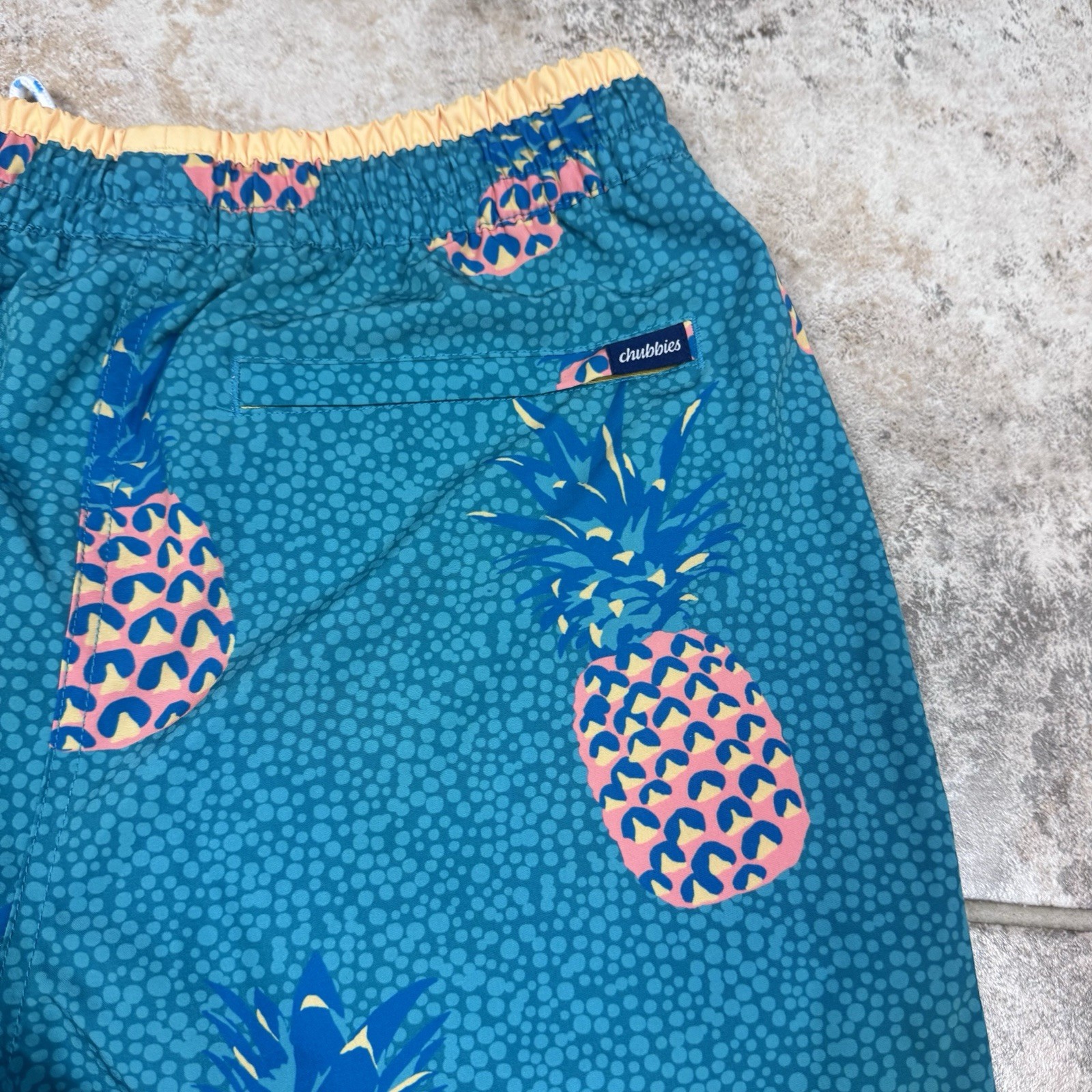 Chubbies Men's Size Medium 5.5" Inseam Pineapple Print Swim Shorts Trunks Blue