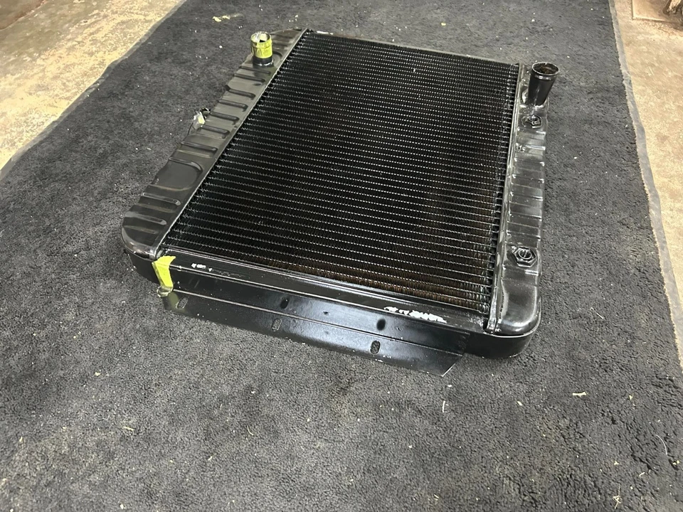 Chevrolet 348 1959 1960 cobre latón radiador EE. UU. Chevy Impala Bel Air Biscayne Foto 4 de 4