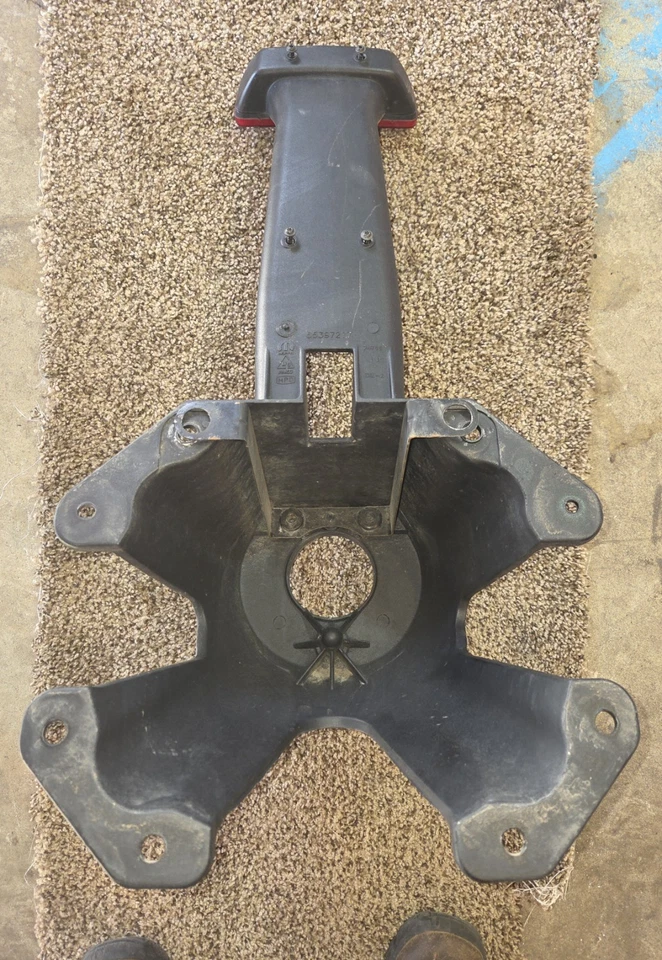 Porta neumáticos de fábrica MOPAR OEM con luz de freno 07-18 Jeep Wrangler JK - 55397217 Foto 2 de 3