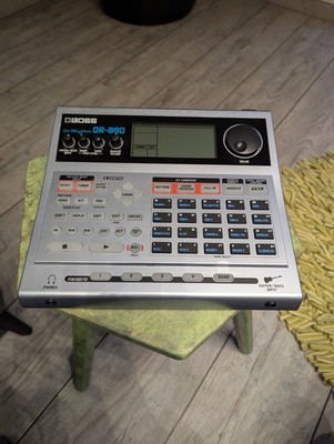 Boss DR-880 Dr. Rhythm   Drumcomputer mit Gitarreneffekten
