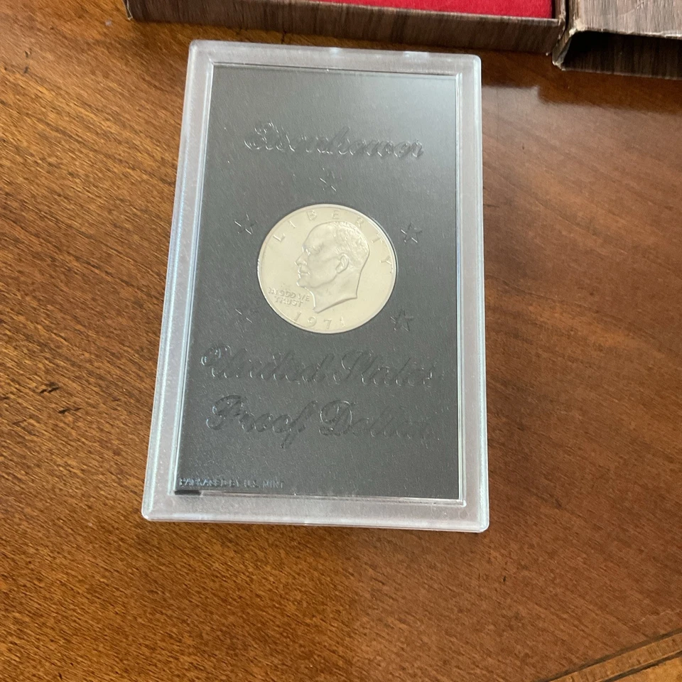 1971 S Proof Eisenhower Dollar 40% Silver SHADING / HAZING Case & Box GORGEOUS  - Image 4 of 4