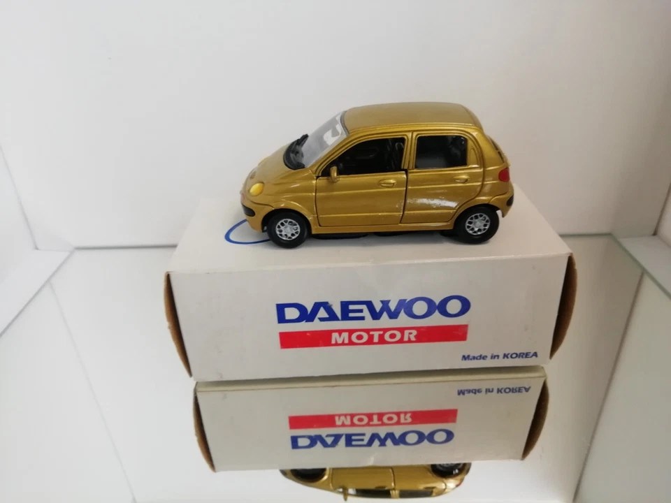 Modellino rivenditore Daewoo Matiz made in Korea scala 1:32 quasi nuovo in sc... - Immagine 2 di 4
