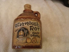 PAR BEV. CORP. CINCI. O. MINI CROCK JUG REVENOOERS ROT CAVE DRIPPINGS 2 PAPER LA