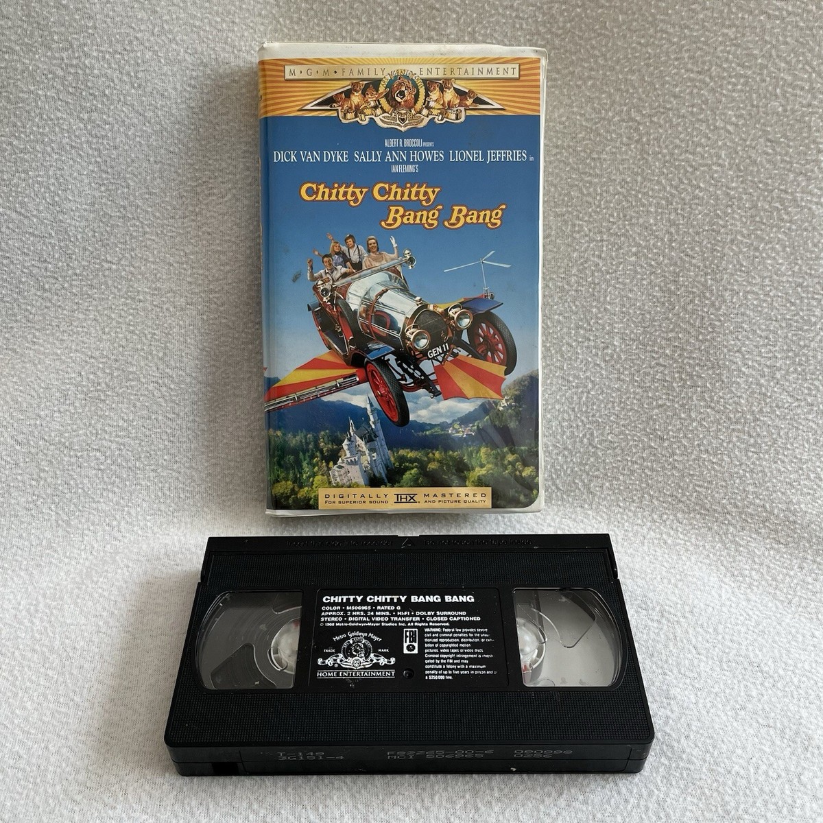 Chitty Chitty Bang Bang Dick Van Dyke VHS Clamshell MGM Ian