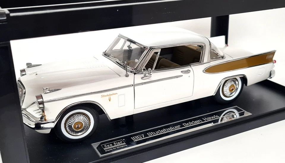 Sunstar 1/18 Studebaker Golden Hawk 1957 Arctic White Diecast Scale Model Car - Image 4 of 4