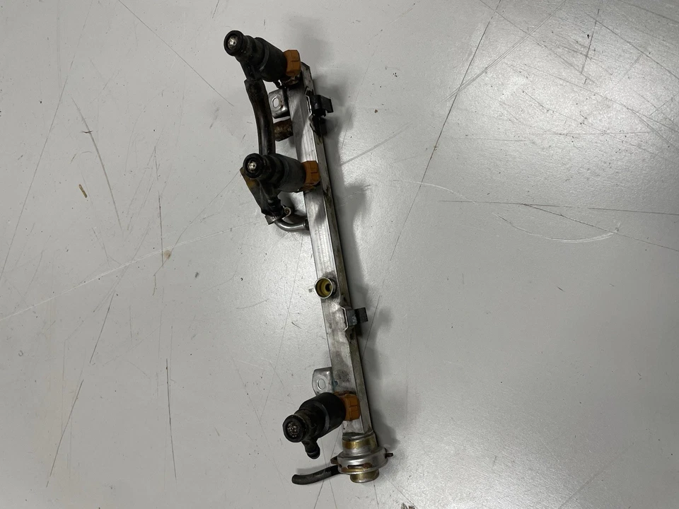 BMW E36 3-Series Z3 M44 4cyl 1.9L Fuel Rail Tube and 3 Injectors 1996-1997 - Image 3 of 4