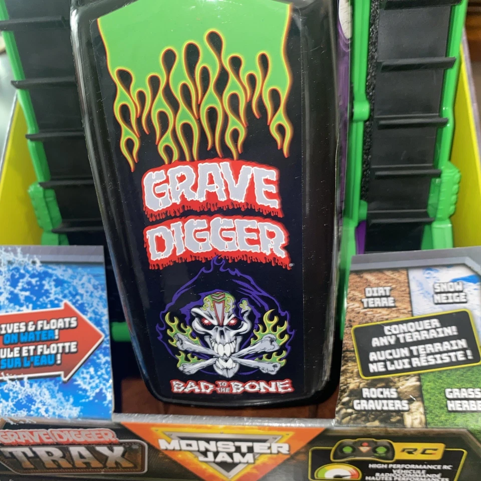 Monster Jam, 1:15 Scale Official Grave Digger Trax All-Terrain Remote Control - Image 2 of 4