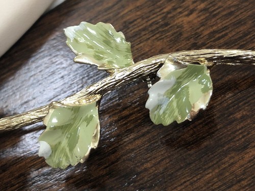  1970S Pink Enameled 3-D Pin Brooch W/Green Enameled Leaves And Petals - Picture 7 of 7