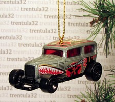 '32 FORD SEDAN DELIVERY 1932 Grey/Silver Black Red CHRISTMAS TREE ORNAMENT xmas