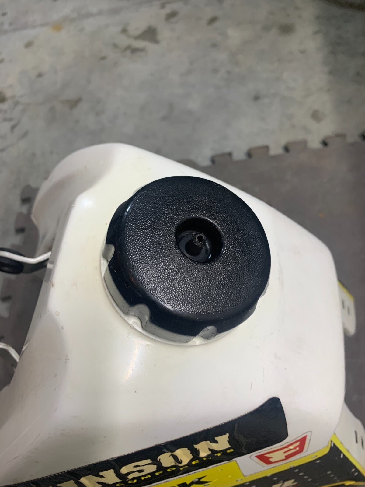 Suzuki DR350 Gas Fuel Tank with cap and valve from 1997 DR350 (fits