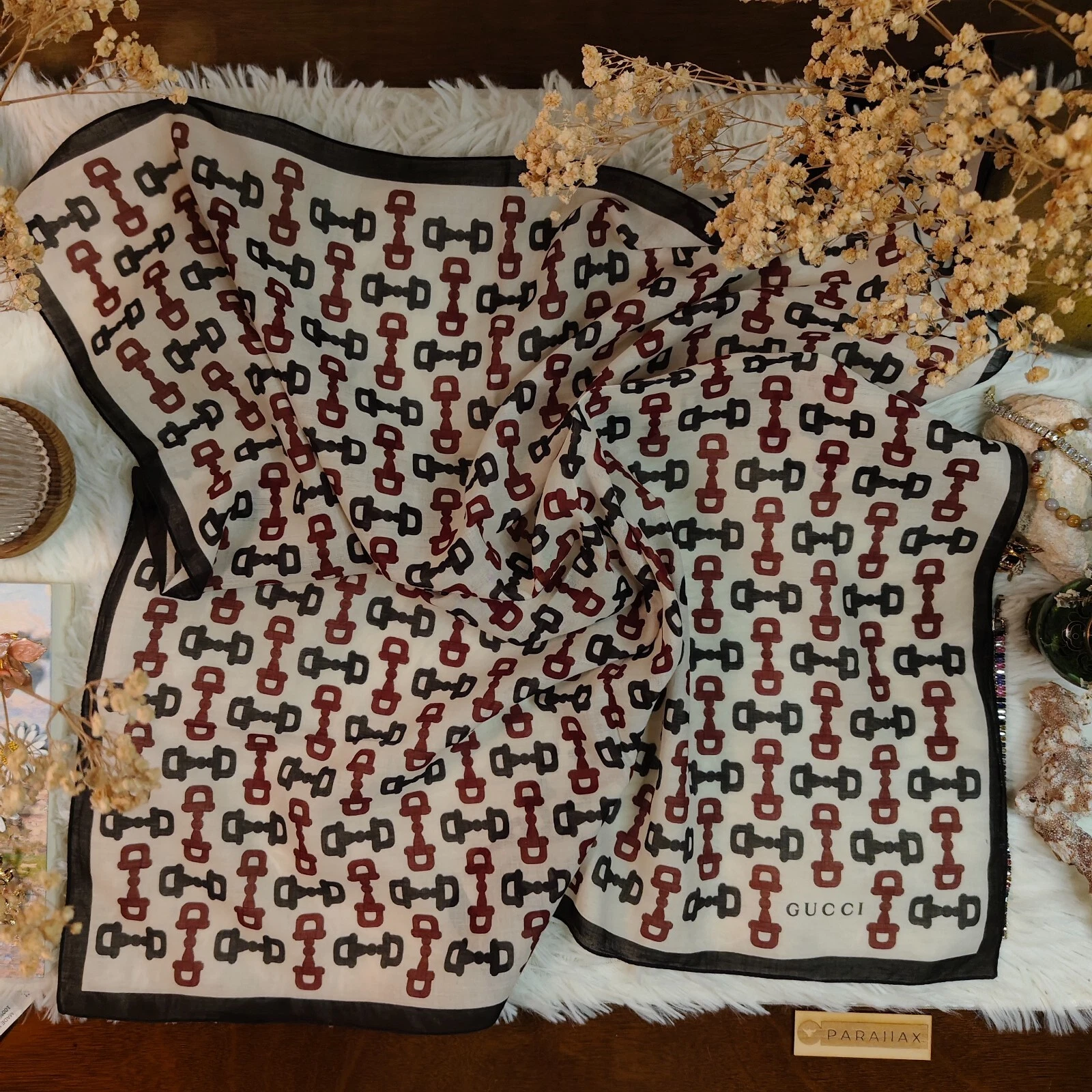 GUCCI   Authentique   26 x 26 pouces   Coton le plus fin   Foulard carré   Tissu transparent léger