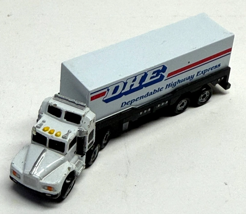VTG Funrise 1988 Micro Machines Truck Trailer DHE Dependable Highway Express 3” - Image 3 of 4