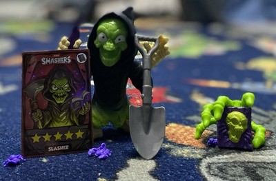 die Figur Slasher aus der Zuru Smashers Horror House Spielzeugserie