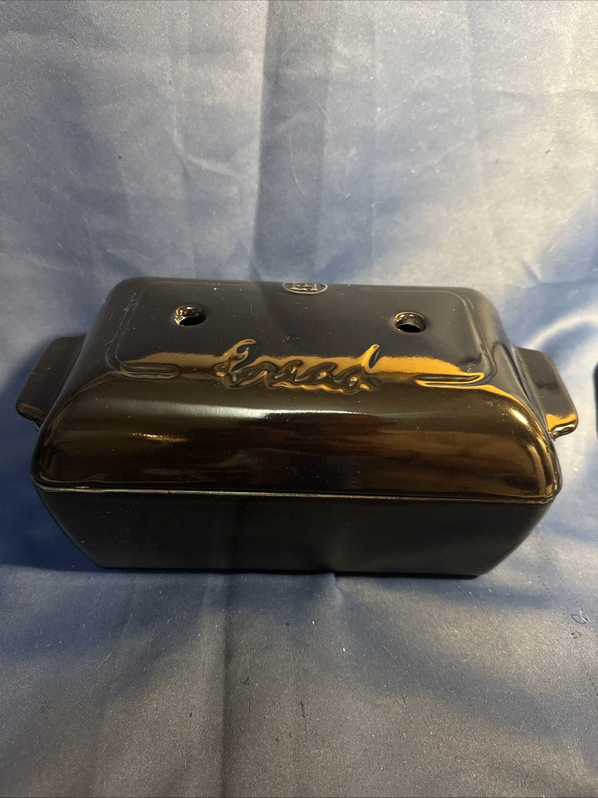 Emile Henry Made In France Bread Loaf Baker, 9.4 x 5" Charcoal / Black
Opens in a new window or tab