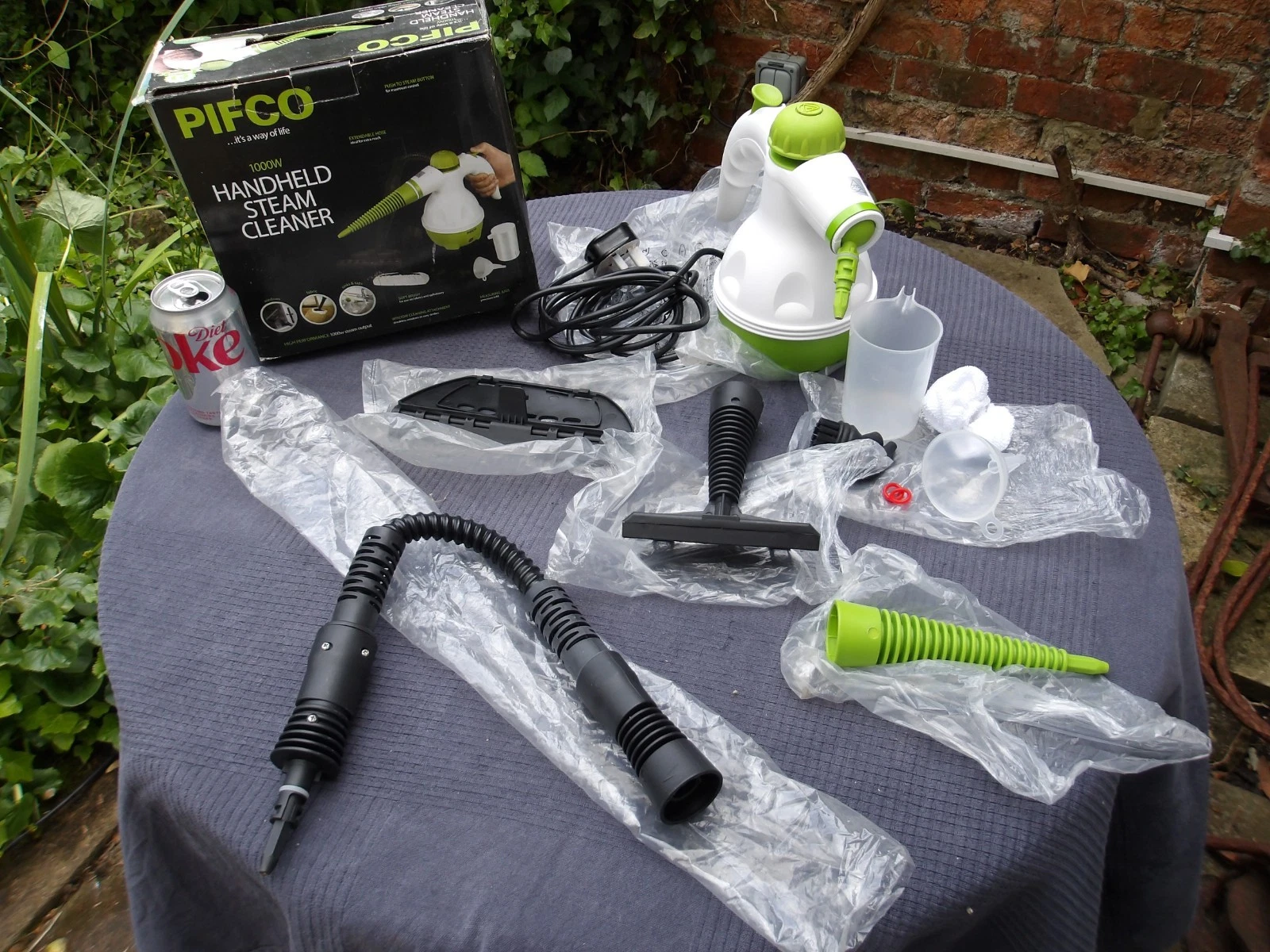 PIFCO 1000 Watt Hand Held Steamer Model P29002 With Accessories New & Unused