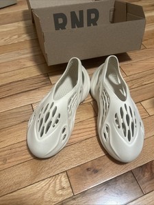 adidas gazelle silver green womens Adidas Yeezy Foam RNNR (Infants) "Carbon"