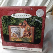 HALLMARK KEEPSAKE ORNAMENT DAVID AND GOLIATH 1999