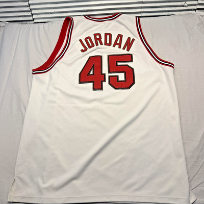 Chicago Bulls Jersey Mens 52 White Michael Jordan Mitchell & Ness