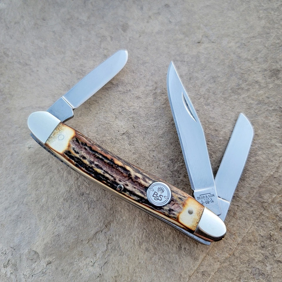 CUCHILLO DE REGALO BEAR & SON CUBIERTOS EE. UU. GENUINO CIERVO TRES HOJAS MEDIANO GANADERO LATA Foto 2 de 4