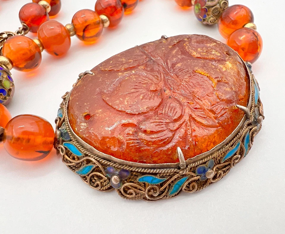 旧中国镀金银雕刻蜂蜜干邑波罗的海琥珀斑块珐琅项链 — 第 2/4 张图片