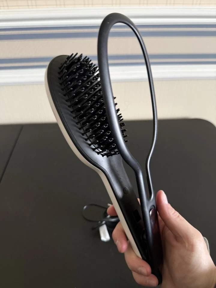 InStyler Model 00620 Glossie Ceramic Styling Heat Brush Straightener Flat Iron - Image 4 of 4