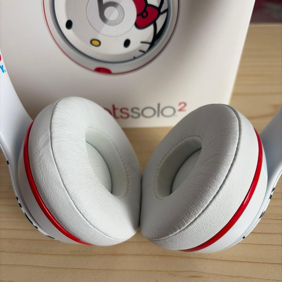 Beats Solo 2 Hello Kitty 40th Anniversary Special Edition Wired
