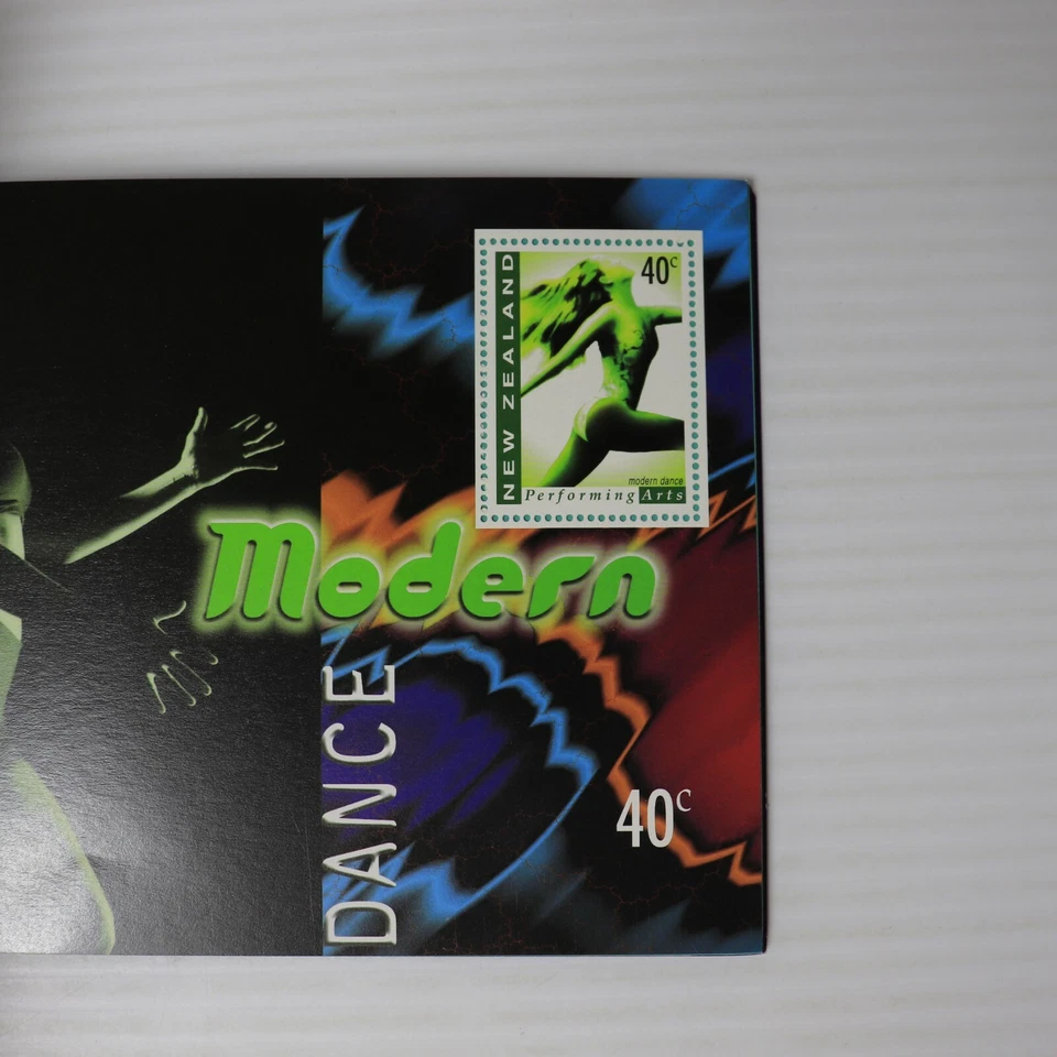 New Zealand Performing Arts Stamp Booklet ~ Souvenir Miniature Sheet - Image 2 of 4