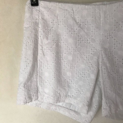 NWT LILLY PULITZER Daisy eyelet “Deenie” shorts - Picture 2 of 6